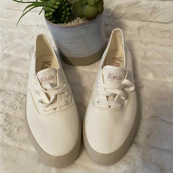 ✨🆕✨New Keds Cream Canvas Sneakers - Picture 1 of 5